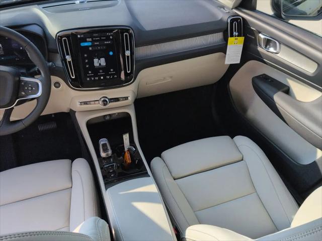 2026 Volvo XC40 Ultra, B5 AWD Gas (mild hybrid), Dark