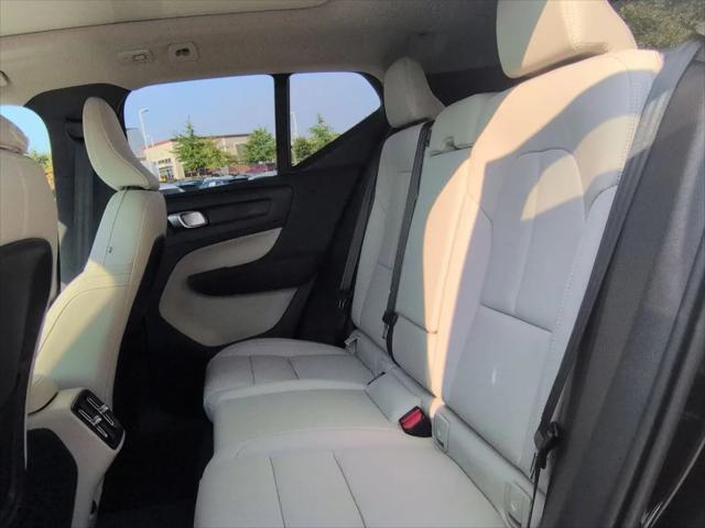 2026 Volvo XC40 Ultra, B5 AWD Gas (mild hybrid), Dark
