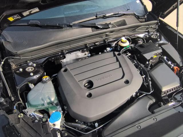 2026 Volvo XC40 Ultra, B5 AWD Gas (mild hybrid), Dark