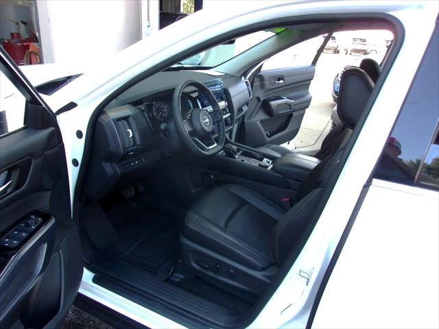 2024 Nissan Pathfinder SL 4WD