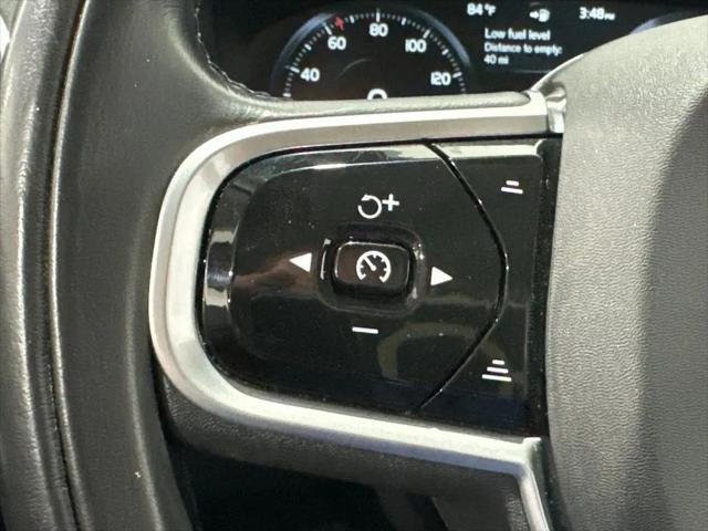 2022 Volvo XC90 T5 Momentum 7 Passenger