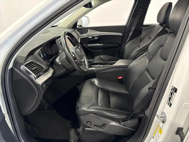 2022 Volvo XC90 T5 Momentum 7 Passenger