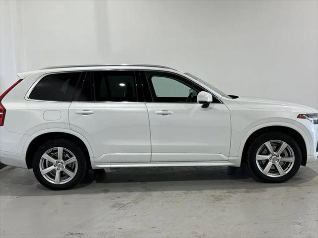 2022 Volvo XC90 T5 Momentum 7 Passenger