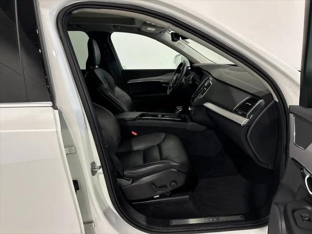2022 Volvo XC90 T5 Momentum 7 Passenger