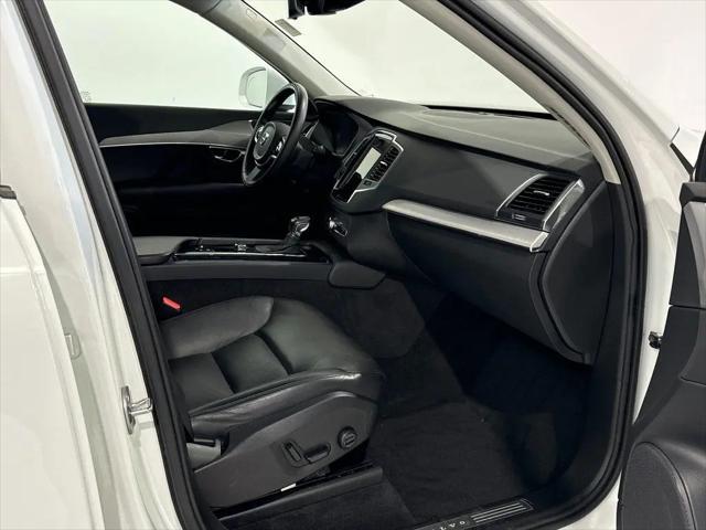 2022 Volvo XC90 T5 Momentum 7 Passenger
