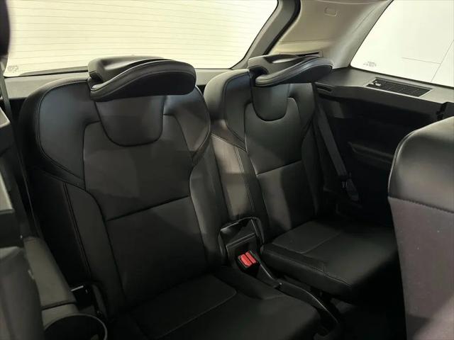 2022 Volvo XC90 T5 Momentum 7 Passenger