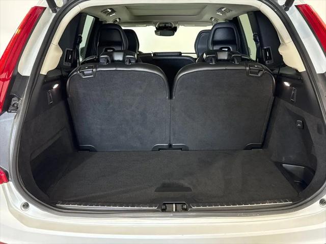 2022 Volvo XC90 T5 Momentum 7 Passenger