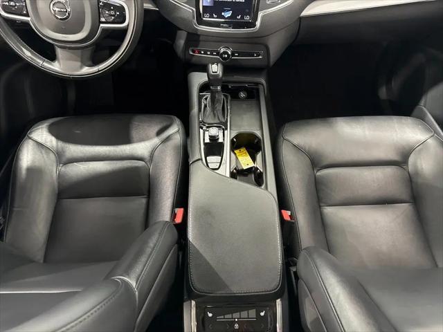 2022 Volvo XC90 T5 Momentum 7 Passenger