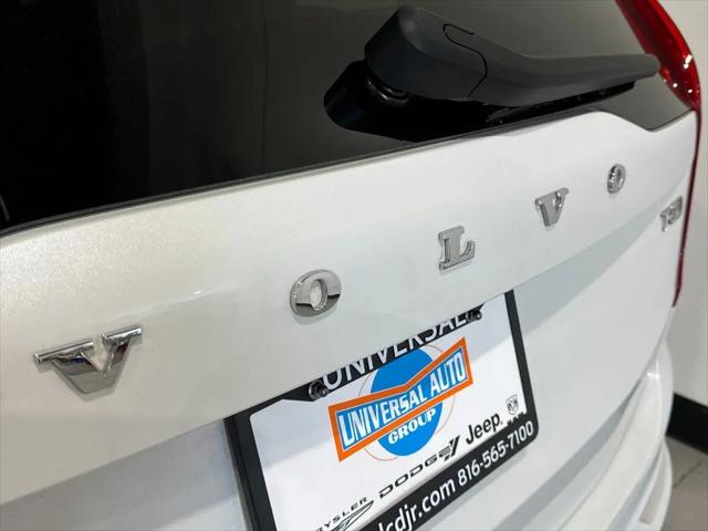 2022 Volvo XC90 T5 Momentum 7 Passenger