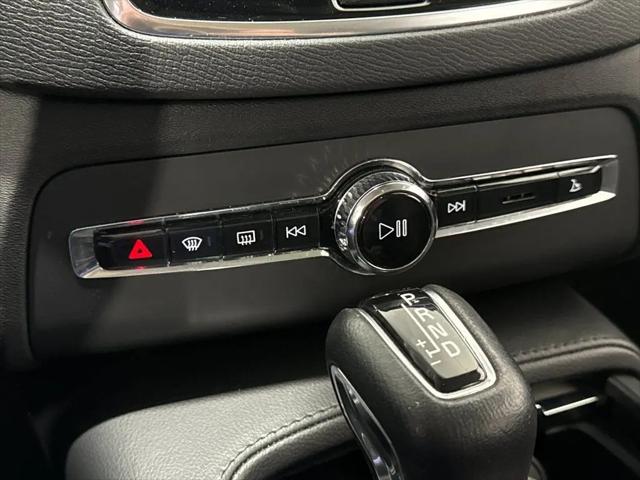 2022 Volvo XC90 T5 Momentum 7 Passenger