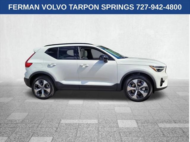 2026 Volvo XC40 Plus, B5 AWD Gas (mild hybrid), Dark