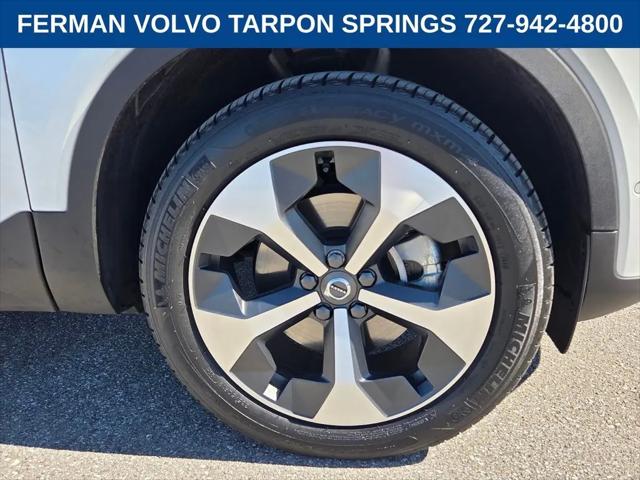 2026 Volvo XC40 Plus, B5 AWD Gas (mild hybrid), Dark