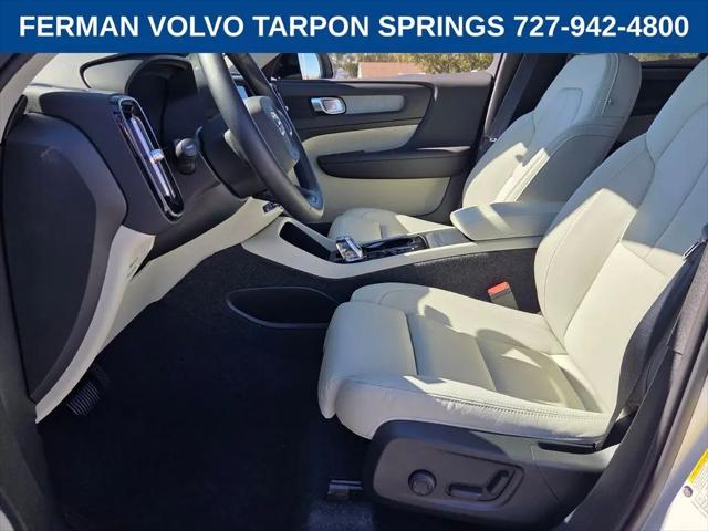 2026 Volvo XC40 Plus, B5 AWD Gas (mild hybrid), Dark