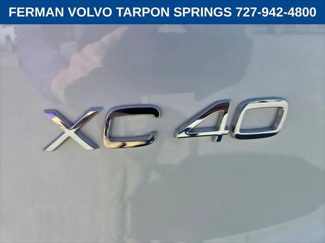 2026 Volvo XC40 Plus, B5 AWD Gas (mild hybrid), Dark