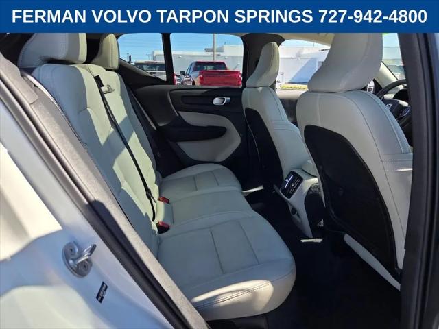 2026 Volvo XC40 Plus, B5 AWD Gas (mild hybrid), Dark