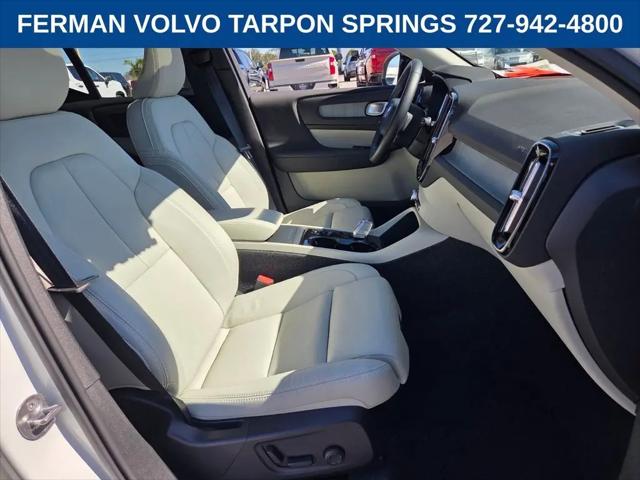 2026 Volvo XC40 Plus, B5 AWD Gas (mild hybrid), Dark