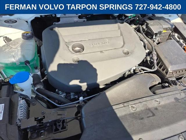 2026 Volvo XC40 Plus, B5 AWD Gas (mild hybrid), Dark