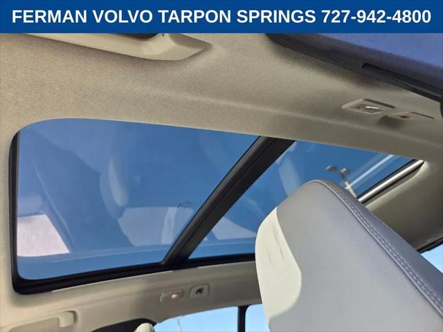 2026 Volvo XC40 Plus, B5 AWD Gas (mild hybrid), Dark