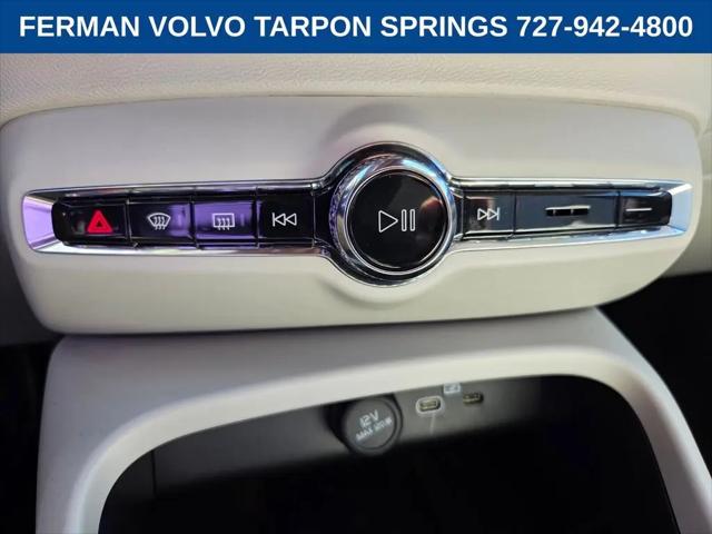 2026 Volvo XC40 Plus, B5 AWD Gas (mild hybrid), Dark