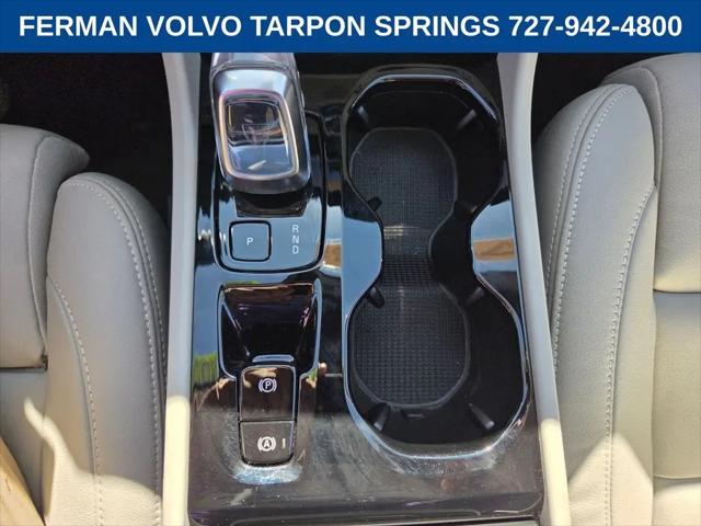 2026 Volvo XC40 Plus, B5 AWD Gas (mild hybrid), Dark