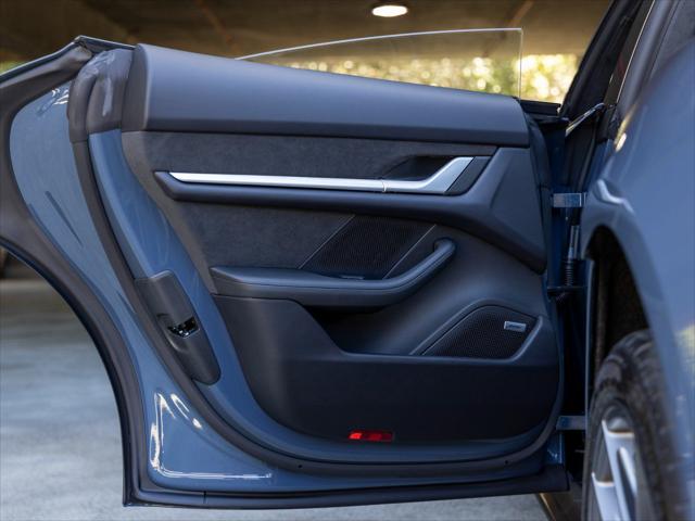2025 Porsche Taycan Turbo GT w/Weissach Package
