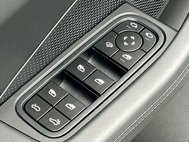 2025 Porsche Macan Electric 4S