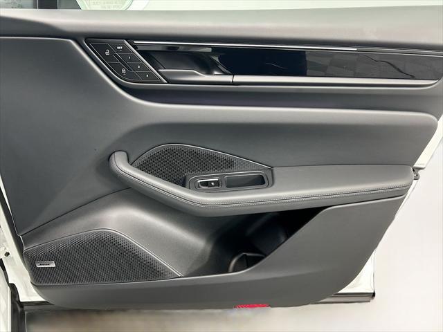 2025 Porsche Macan Electric 4S