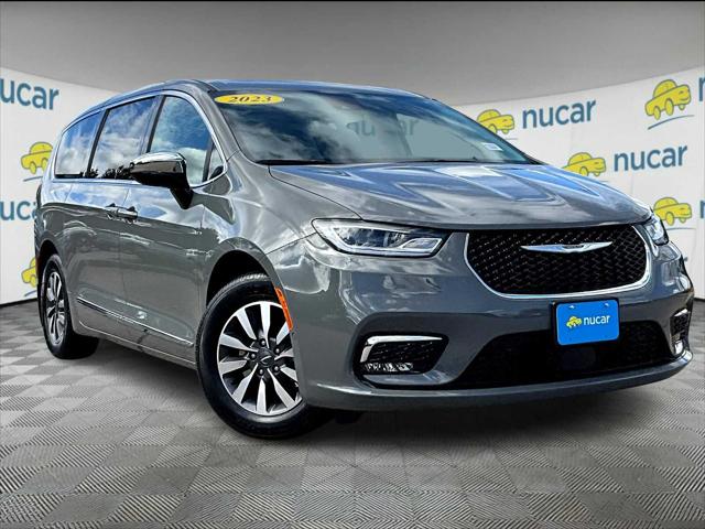 2023 Chrysler Pacifica Hybrid Limited for sale in Norwood, MA