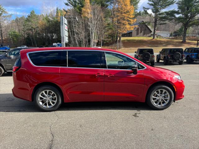 2026 Chrysler Pacifica Select AWD