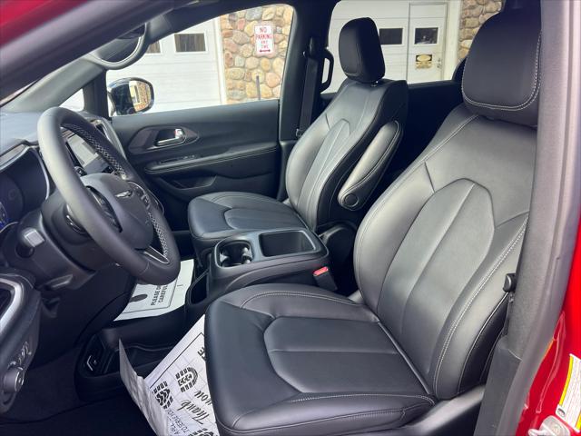 2026 Chrysler Pacifica Select AWD