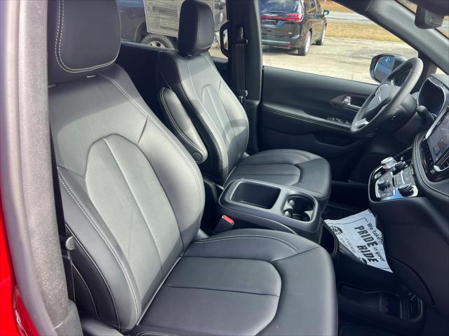 2026 Chrysler Pacifica Select AWD