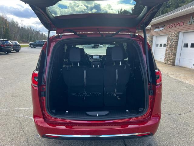 2026 Chrysler Pacifica Select AWD