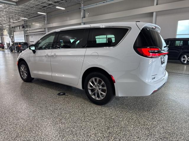 2026 Chrysler Pacifica Limited AWD