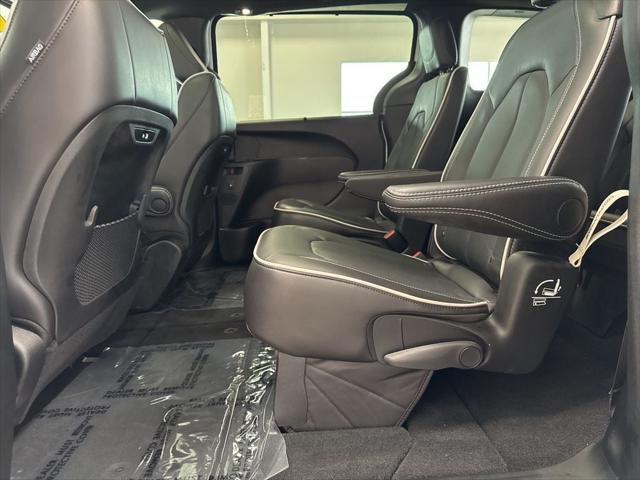 2026 Chrysler Pacifica Limited AWD