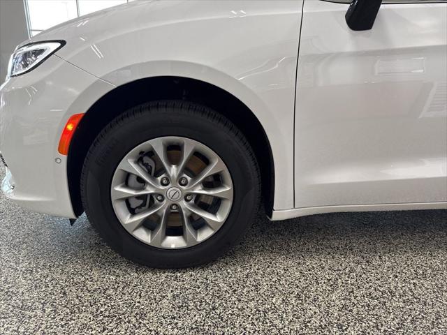 2026 Chrysler Pacifica Limited AWD