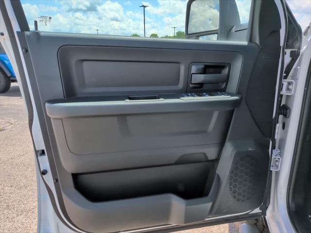 2026 Ram 2500 Black Express Crew Cab 4x4 8 Box