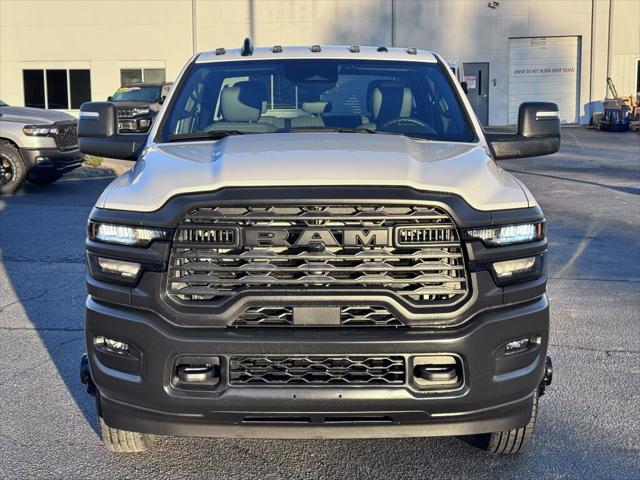 2026 RAM Ram 3500 Chassis Cab RAM 3500 TRADESMAN CREW CAB CHASSIS 4X4 60 CA 2026 RAM Ram 3500 Chassis Cab RAM 3500 TRADESMAN CREW CAB CHASSIS 4X4 60 CA