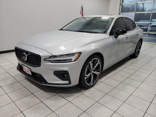 2024 Volvo S60 B5 Core Dark Theme 2024 Volvo S60 B5 Core Dark Theme