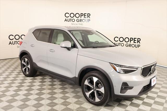 2024 Volvo XC40 B5 Plus Bright Theme