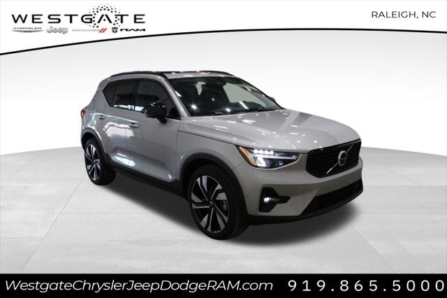 2025 Volvo XC40 B5 Plus Dark Theme