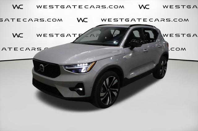 2025 Volvo XC40 B5 Plus Dark Theme