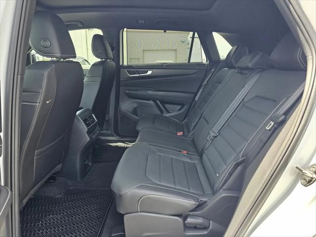 2026 Volkswagen Atlas Cross Sport SEL R-Line Black