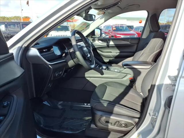 2024 Jeep Grand Cherokee Laredo 4x4