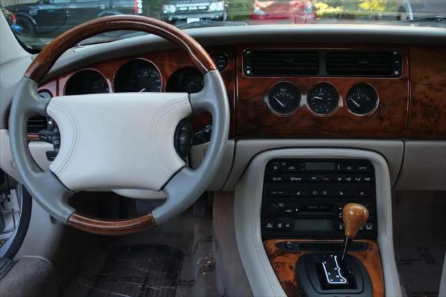 2000 Jaguar XK8 Standard