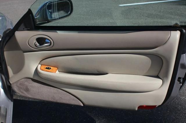 2000 Jaguar XK8 Standard