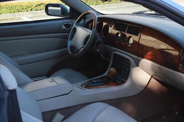 2000 Jaguar XK8 Standard