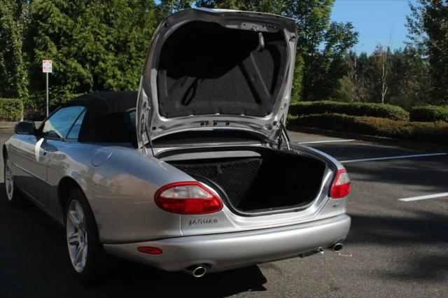 2000 Jaguar XK8 Standard