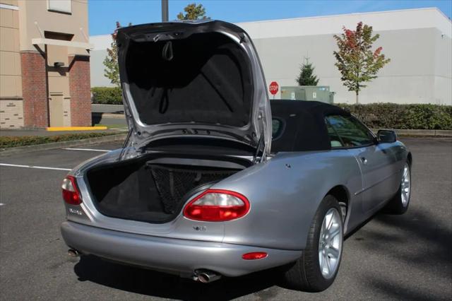 2000 Jaguar XK8 Standard