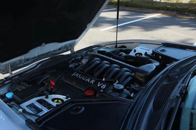 2000 Jaguar XK8 Standard