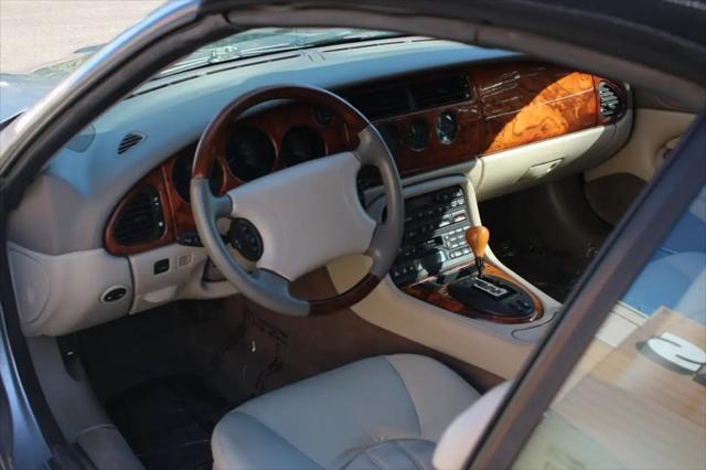 2000 Jaguar XK8 Standard